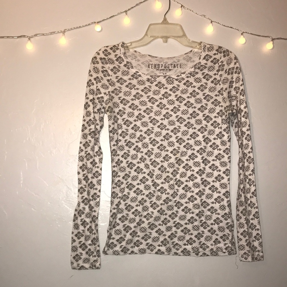 Aeropostale blank and white long sleeve